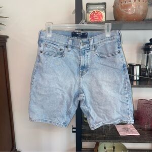 Hollister Epic Flex Loose Fit Jean Shorts Denim Jorts 9 inch Men’s Size 28 EUC